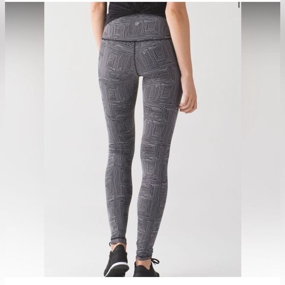 LULULEMON Wunder Under Tight (Hi-Rise) size 4 - Picture 3 of 10